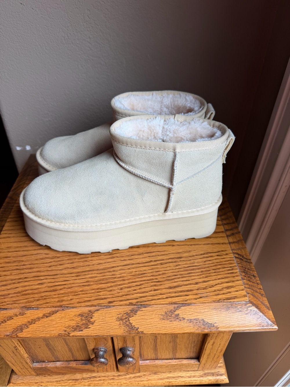 Cozy Cushionaire Platform Ankle Boots light beige size 8